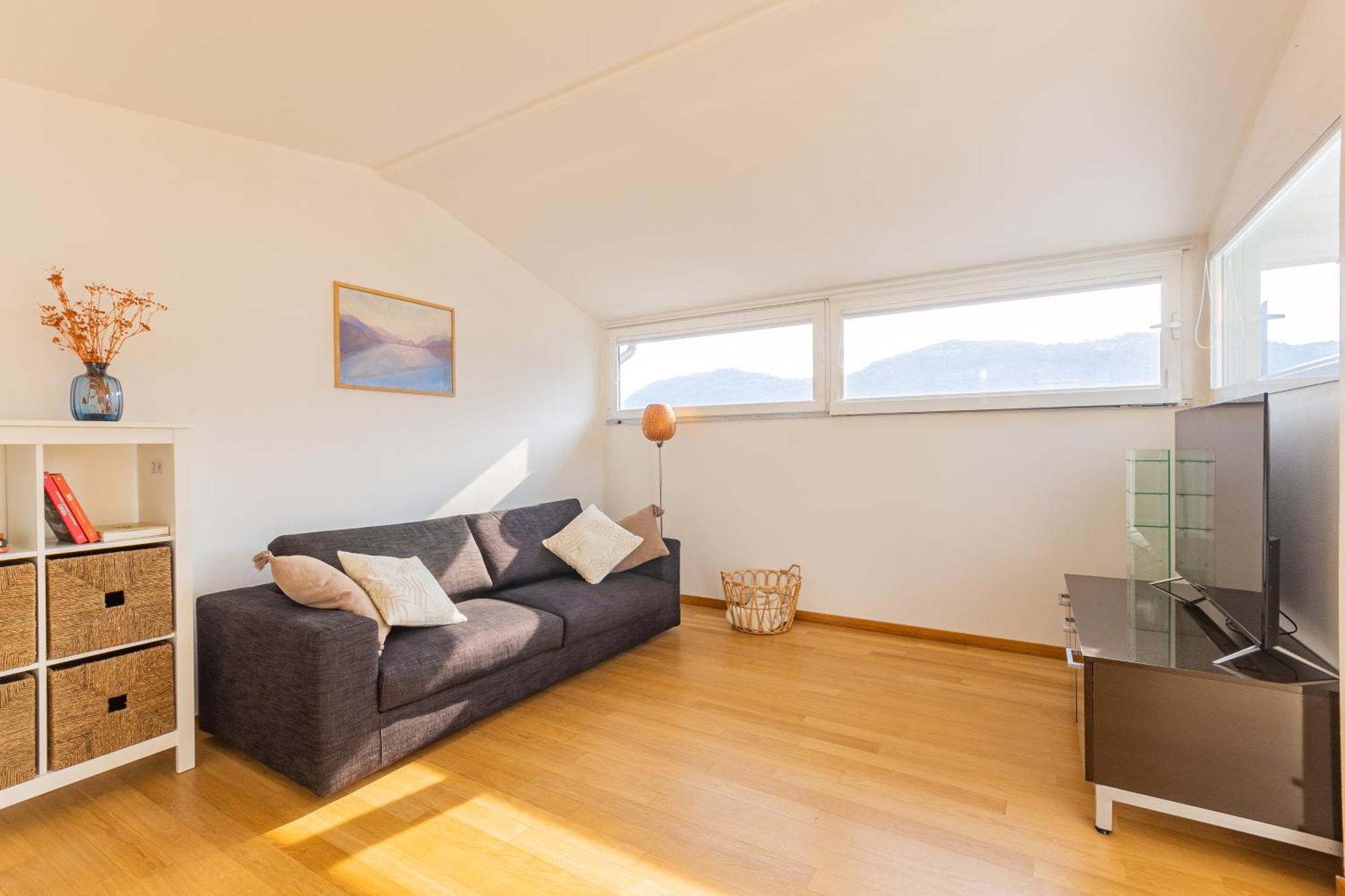 Апартаменти Casa Madlen - Bright Attic With Marvelous View Кампьоне-д'Італія Екстер'єр фото